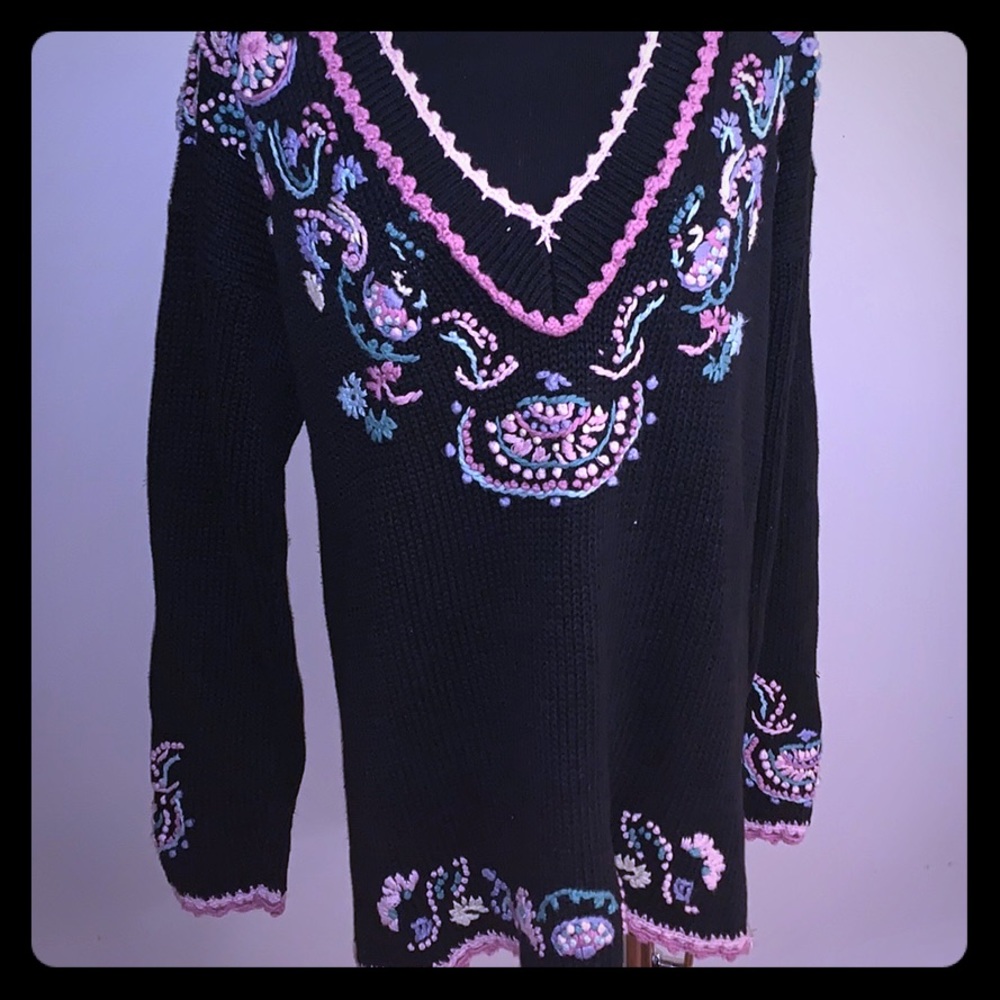 Black Vintage Sweater with Floral Design SZL